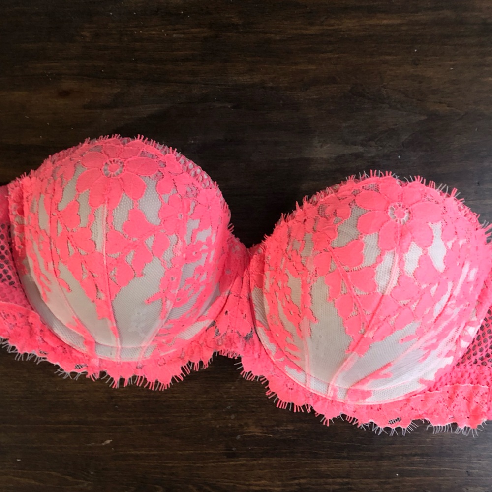 🌸VICTORIA’S SECRET Coral White Strapless Padded Bra 34C